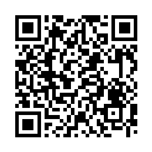 那个男孩是和另外几个同伴在一起二维码生成