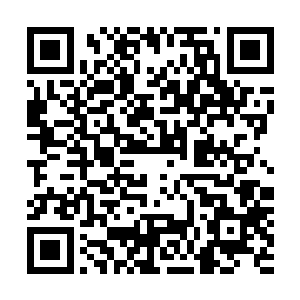 那个男的给那三个女人每人买了一串极品的火龙晶项链……二维码生成