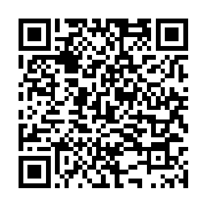 那个青年就被赵长枪扔过来的同伴猛然撞在胸膛上二维码生成