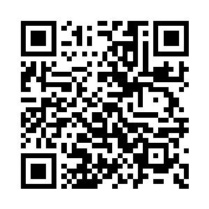 那个黑人警察在人来人往的大厅里就开始数二维码生成