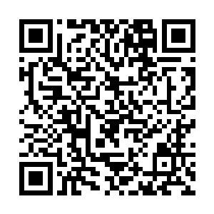 那么路人肯定以为这穿着道袍的老头正在玩行为艺术二维码生成