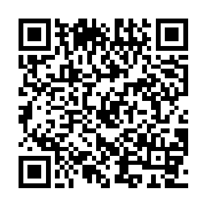 那些在旁边看热闹的群众没有一个人上来帮包大友的忙二维码生成