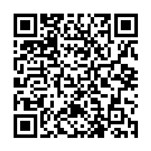 那些小姐们的高跟鞋差点儿把他的脑袋给钉出一个窟窿二维码生成