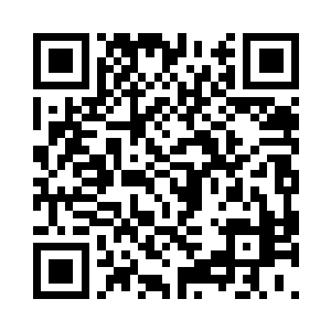 那些想要动手的男生们立刻往后退了退二维码生成