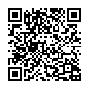 那些接触到的雨水和空气也全都转化成白色的气体消失不见二维码生成