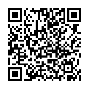 那些穿着经典长衫的头戴纶巾的书生形象的男人二维码生成