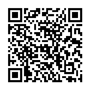 那些营业员接待顾客时一个个脸上笑得就跟一朵花似的二维码生成