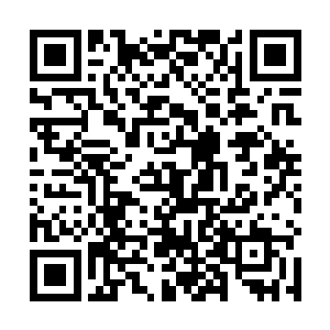 那些迸射的冰晶颗粒却仿佛被一只无形大手给一把收拢二维码生成