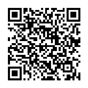 那些金属物边缘突起的部分会刺破外层的报纸并探出来二维码生成