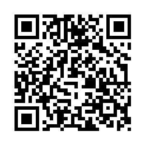 那位坐在主位上的绿袍黑人已经大手一挥二维码生成