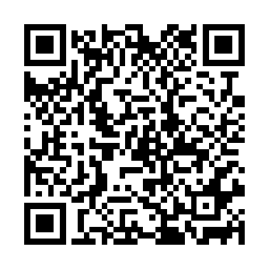 那原本看上去像是被冰层影响而缓慢的无数黑色漩涡二维码生成