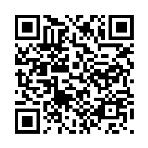 那双细瘦的手也不断的游走我的身上二维码生成