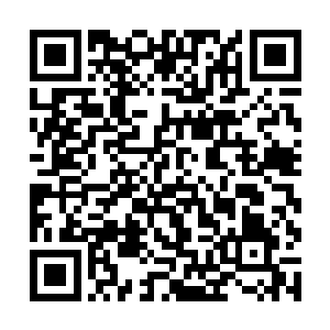 那只细长的光针在他的左肩只留下了一道细微的伤口二维码生成
