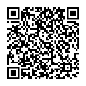 那名自称独角兽家族第六继承人的男人震惊无比地看着法术镜像里的那一幕二维码生成