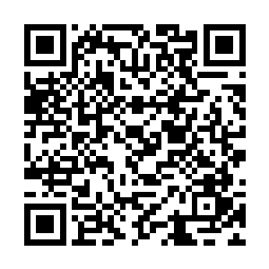 那在他们东南角因冰魔舞而悄然蛰伏着的亮银与淡紫二维码生成