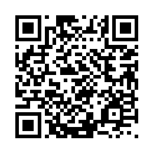 那好看的手指似有似无的略过那凸起的锁骨二维码生成