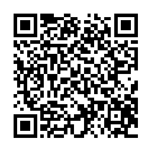 那如玉挺翘的婀娜身姿加上娇美面容映衬着外面的雪景二维码生成