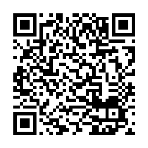 那宽松的睡裙的上面还露出了她一半的香肩和小半的二维码生成