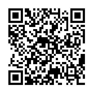 那就更别说原本还跟拓拨野站在第三层的白衣青年男子了二维码生成