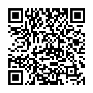 那巨大的啤酒肚――从上面往下看绝对看不到他的脚二维码生成