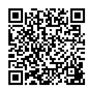 那席卷而来的沙尘暴上也忽然绽放出浓郁的黄光二维码生成