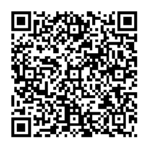 那所有桌边的客人的目光都盯着在酒楼一楼大厅中间那八尺屏风前的一个说书先生二维码生成