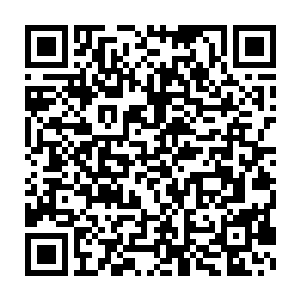 那挺立在凌云宫弟子头顶的两百多柄宝剑顿时涌现出一股刺眼的紫光二维码生成