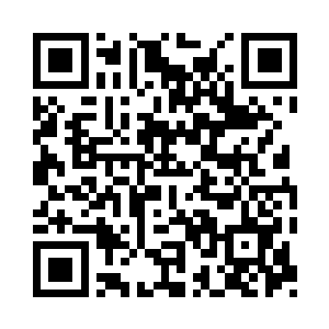 那是他将泡在大玻璃缸里的女孩用布蒙住二维码生成