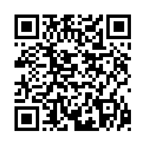 那条本来就不算太长的睡裙也慢慢的朝上拉去二维码生成