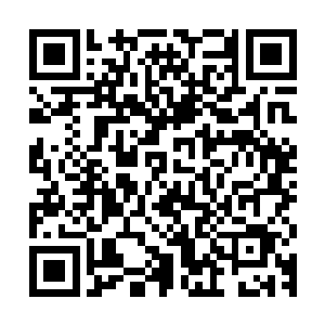 那枚古朴的深玉戒指灵性异常的自动套在了风清扬左手的食指上二维码生成