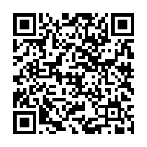 那正与杨肖玫热吻的男人转头朝他朝他微微一笑道二维码生成