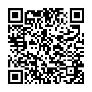 那沉重的霸道的气势仿佛被无比锋利的剑芒洞穿撕裂二维码生成
