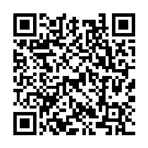 那漆黑而特别的星舰奇异的直接隐没在宇宙星空中二维码生成