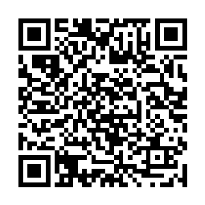 那璀璨光芒刺眼夺目让人双眼如同被针扎下意识闭合二维码生成