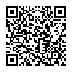 那男生对比了一下初明宫和明珠市贫民窟一样的学生报到处二维码生成