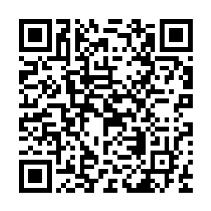 那种不屑中带着打量和鄙夷的眼神让尹新月的脸上火辣辣的疼二维码生成