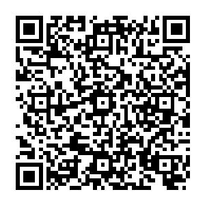 那米白色小小的热裤根本就遮盖不住一双双白花花的大腿……不由是看得人眼花缭乱二维码生成