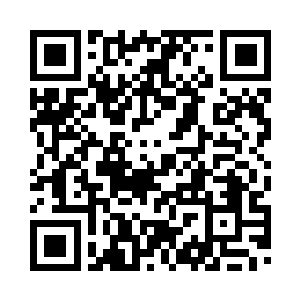 那紧握着似乎能穿透手掌心的指甲二维码生成