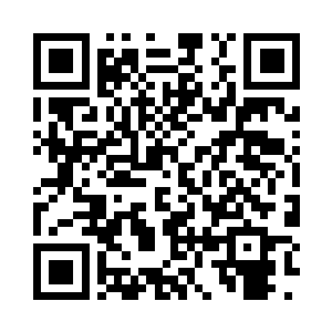 那纤细白皙的手臂暴露在微热的空气中二维码生成