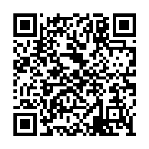 那艘游艇在离秦宇等人十来米远的距离突然停住二维码生成