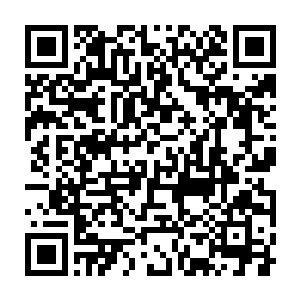 那诡异的黑色的剑气竟然没有丝毫的阻碍的直接穿过了黑色的光幕二维码生成