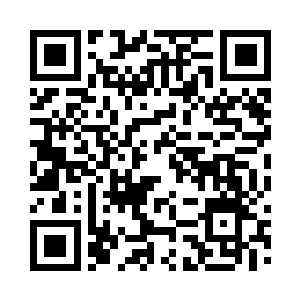 那辆面包车被遗弃在一家破旧的工厂仓库中二维码生成