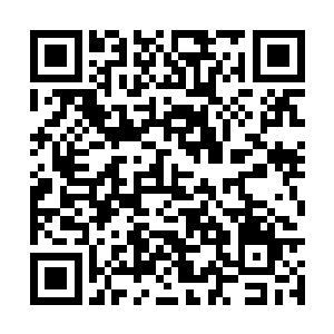 那边李奇先是让人将高衙内他们带来的东西拿下来二维码生成