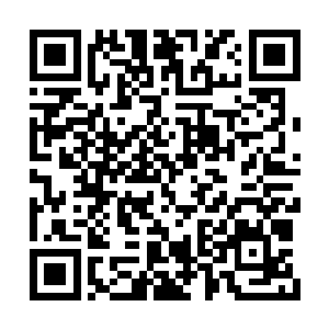 那里摆着桌案和纸笔――这是属于方应物的摊子二维码生成