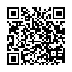 那里有一个人正在疯狂地吃着宴会的食物二维码生成