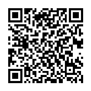 那闪烁着璀璨金光的投影之枪也破开了米迦勒的身躯二维码生成