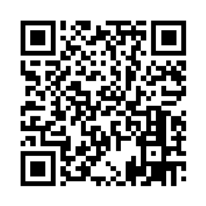 那飞来的桌子居然就被他硬生生的接住了二维码生成