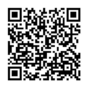 邪王三人跟着人群小心警惕的向着珍宝室内走去二维码生成
