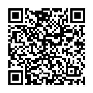 邵华一看到从里面出来的两人立刻把迈巴赫开了过去二维码生成