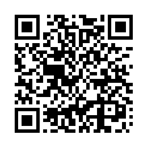 邵铭清看着这小姑娘做出几分可爱的神情二维码生成